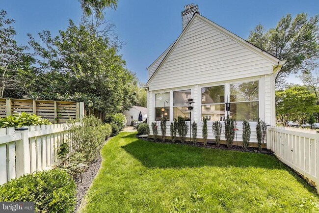 Building Photo - 7807 Glenbrook Rd