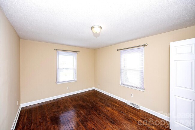 Building Photo - 2711 Springbrook Cir