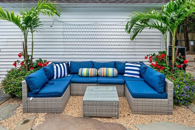 Building Photo - 31 Liberty St