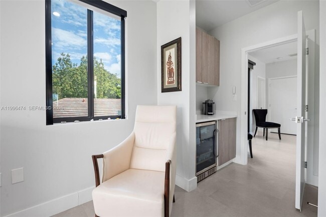 Building Photo - 5735 SW 35th St