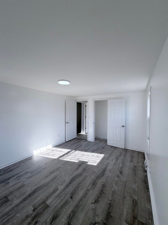 Building Photo - 5 Chopin Ct