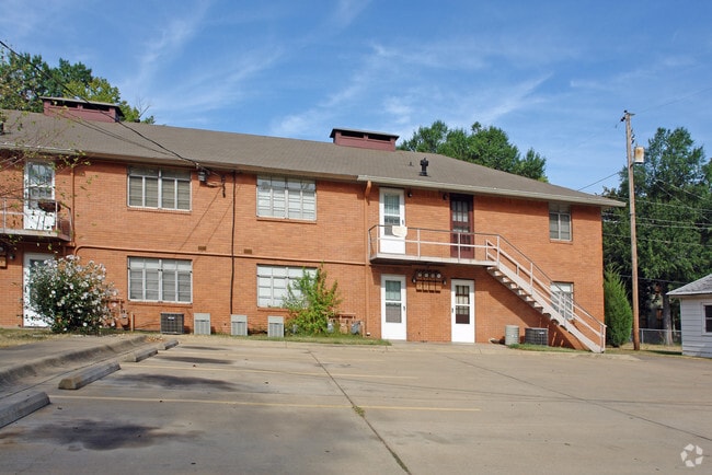 Building Photo - 608-612 E 7th St