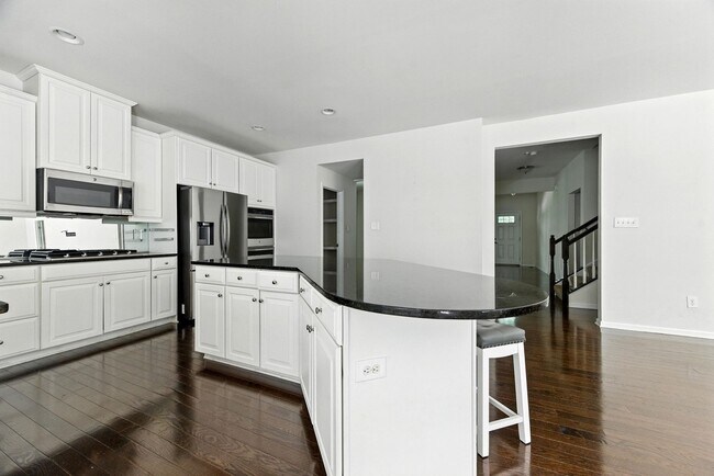 Building Photo - 8120 Fairmont Dr