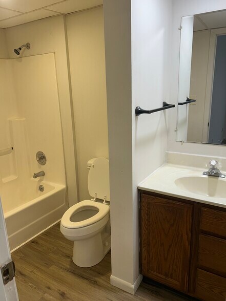 Building Photo - 526 Arrow Cir