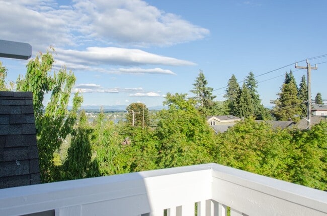 Building Photo - 4Bd/2.75Ba Seattle House