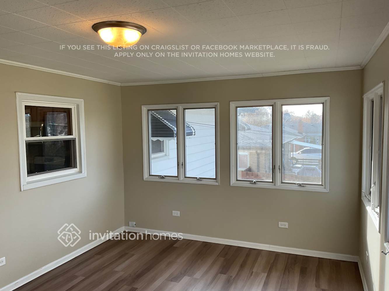 Building Photo - 404 S Crestwood Ln