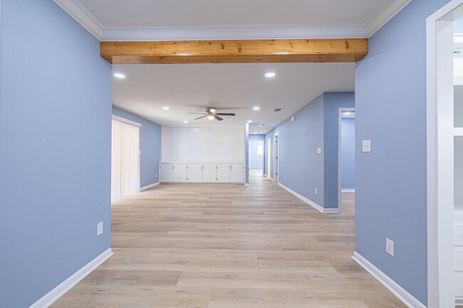 Building Photo - 707 Norwood Ln