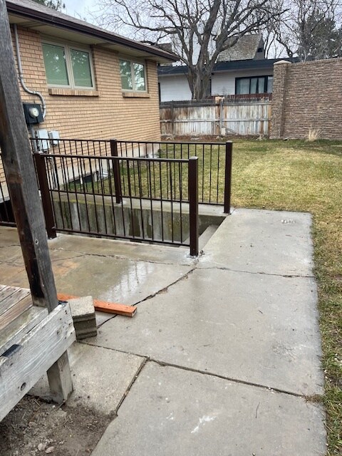 Building Photo - 2112 W Bowling Ave