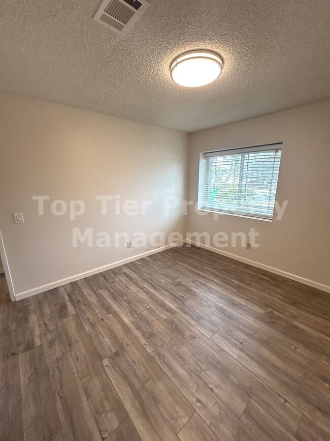 Building Photo - Beautiful 4 Bed/2 Bath House in Central Oceanside - Available 01/02***