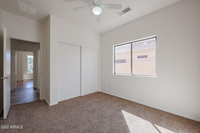 Building Photo - 16848 W Cottonwood St