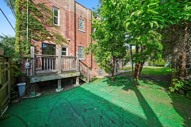 Building Photo - 6540 S Vernon Ave