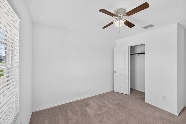 Building Photo - 320 Dewberry St