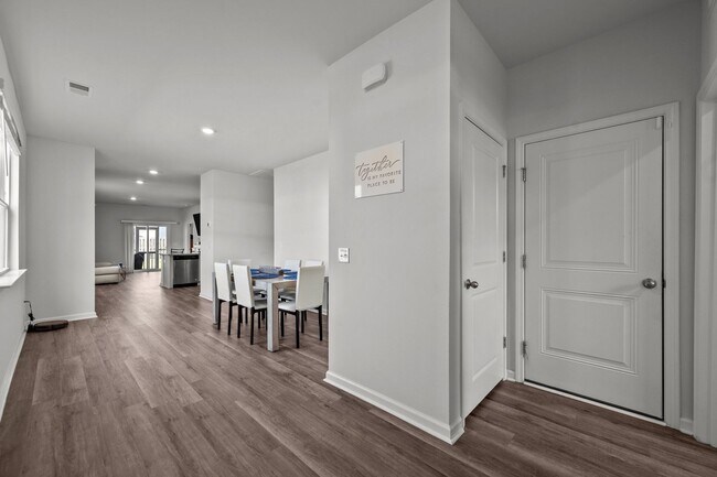 Building Photo - Home in Surf City