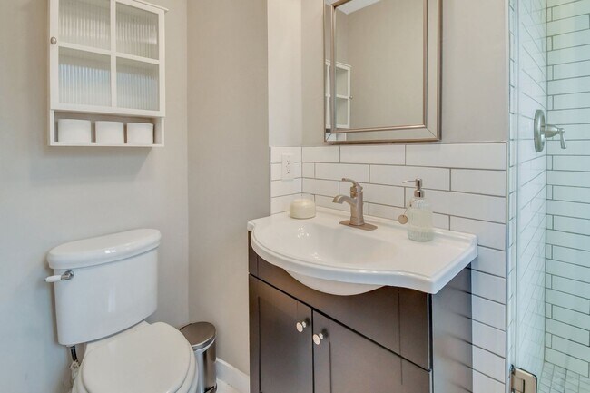 Building Photo - Fully Furnished Mid or Long Term Home on Whitemarsh Island!