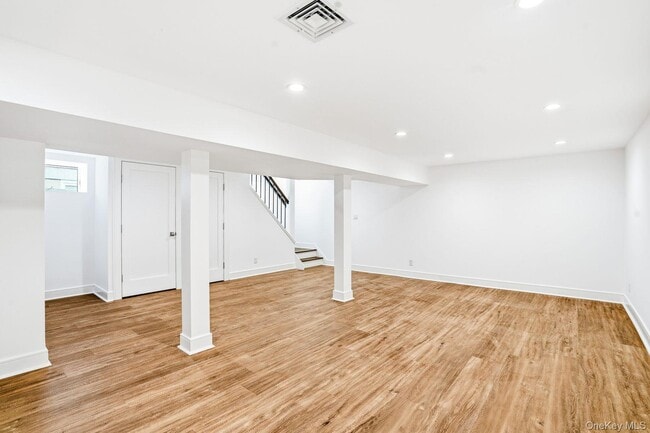 Building Photo - 71 Henry Ave