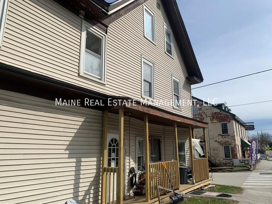 Building Photo - 104 Main St