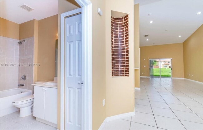 Building Photo - 1207 NE 32nd Terrace