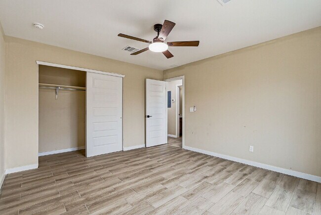 Building Photo - 2-bedroom, 1-bath brand new apartment in 79924
