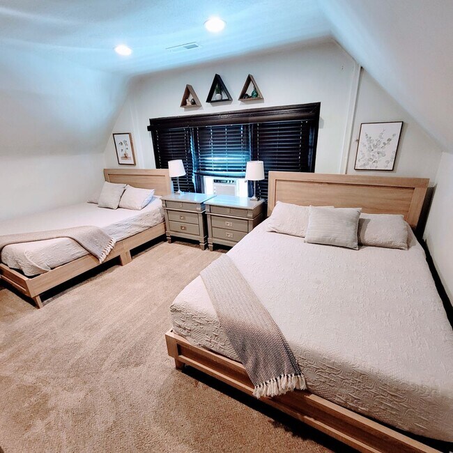 Building Photo - 623 E 100 S