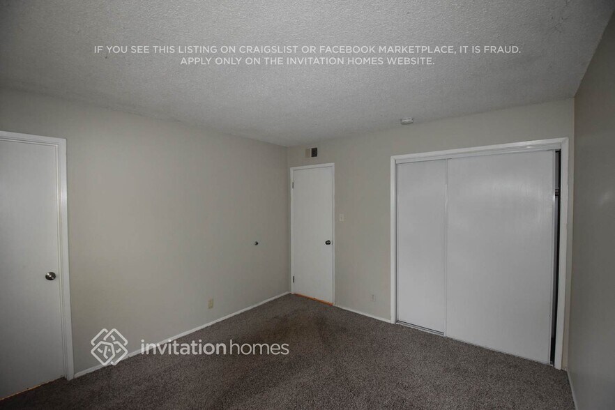 Building Photo - 2365 La Loma Dr