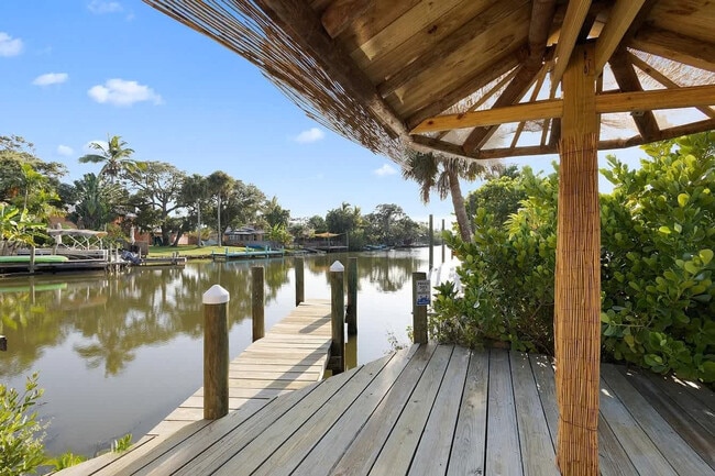 Building Photo - 415 N Shore Dr