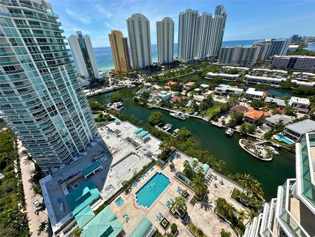 Building Photo - 16500 Collins Ave