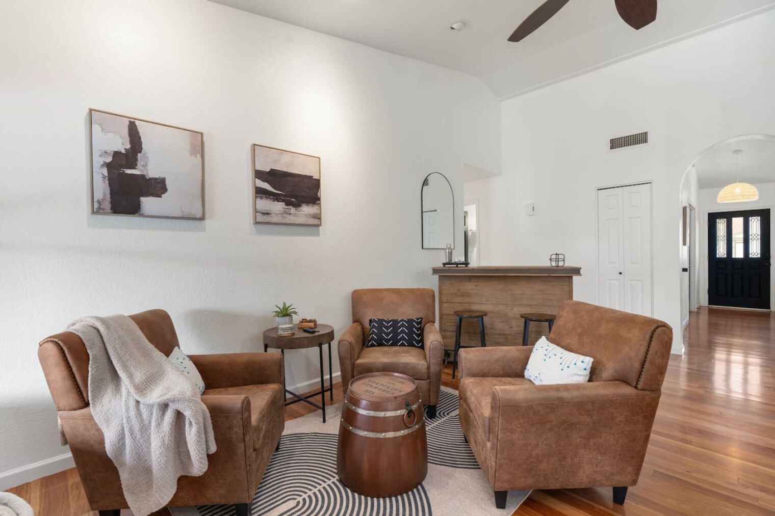 Building Photo - 6415 E Beverly Ln