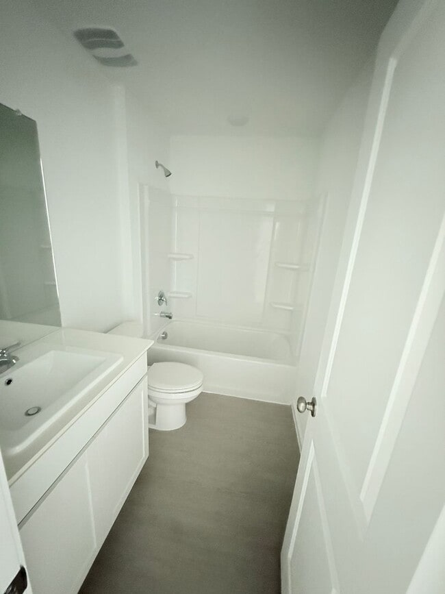 Building Photo - Tres Laurels-Wellton