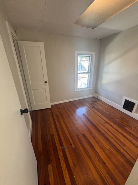 Building Photo - 203 Parsons Ave