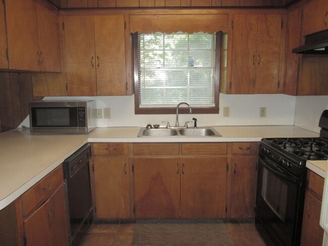 Building Photo - 305 W Florida Ave