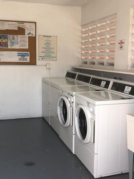 Community Washer/Dryer - 2723 Dudley Dr E