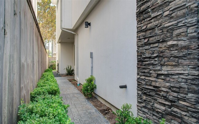 Building Photo - 1808 Ridgewood St