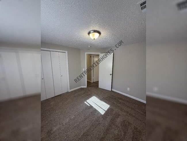 Building Photo - 1425 Marydale Ave