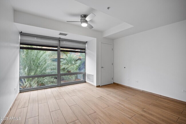 Building Photo - 7137 E Rancho Vista Dr