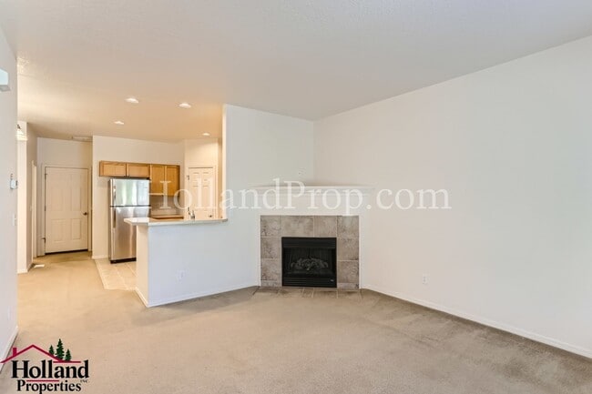 Building Photo - Spacious 3-Bedroom Home with High Ceilings...