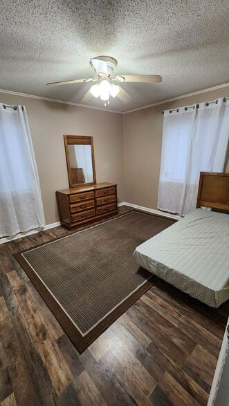 Building Photo - 950 Forestbrook Rd