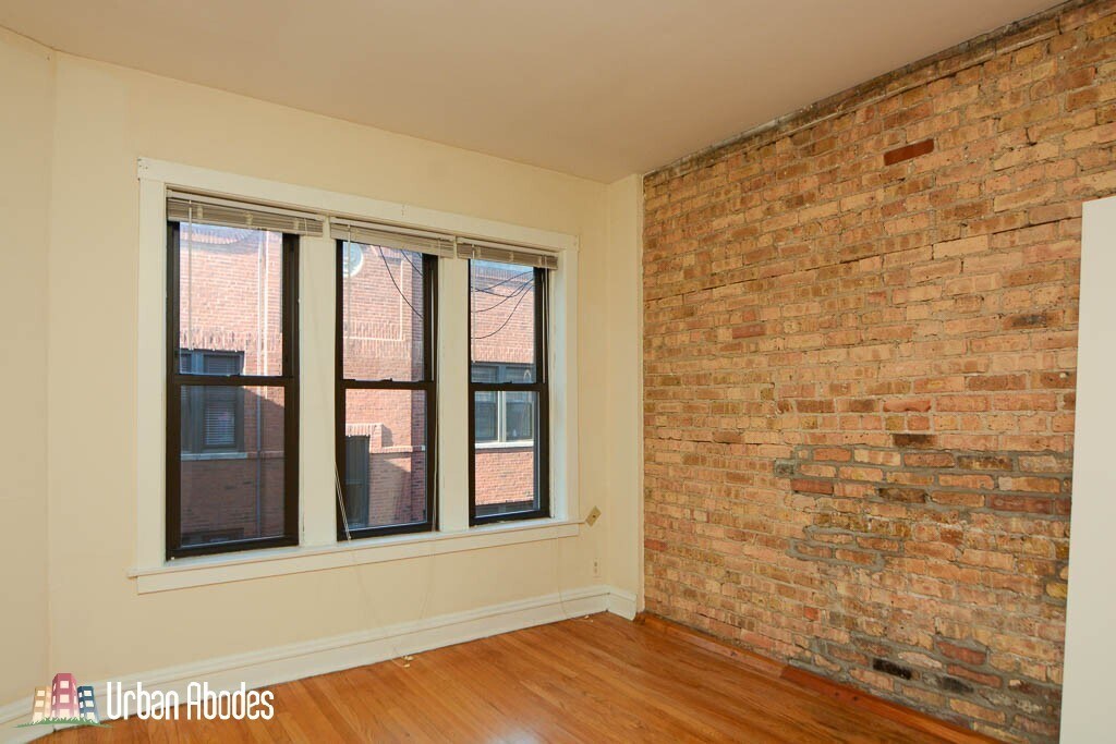 Building Photo - 3522 N Racine Ave
