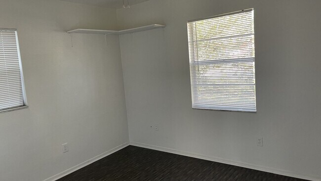 Building Photo - 660 Jasmine Rd