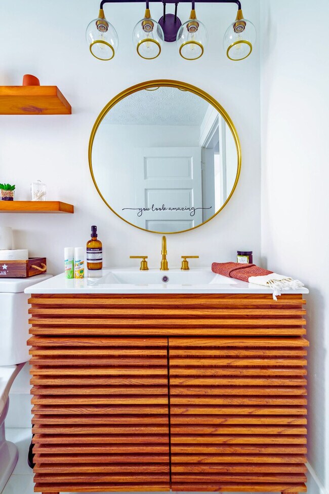 Building Photo - 33 Lundy St