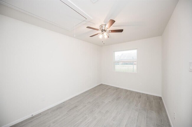 Building Photo - 5040 Mallow St