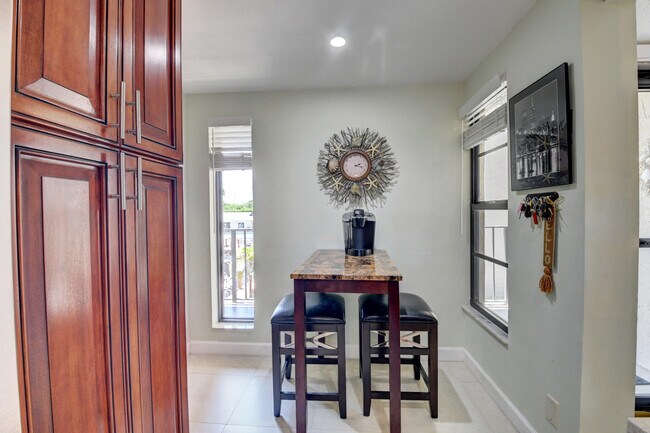 Building Photo - 19 Royal Palm Way