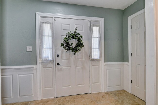 Building Photo - Spacious Ranch in Hickory