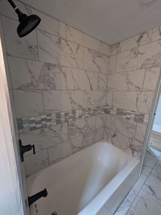 Building Photo - Beautifully renovated 3 bedroom home in Sw...