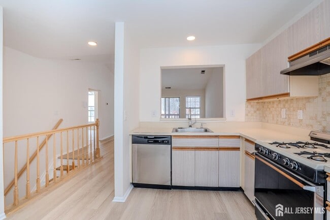 Building Photo - 32 Tanglewood Ct