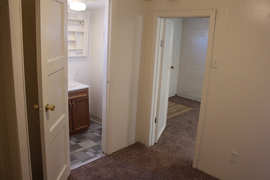 Separate Office - 214 Pine St SE