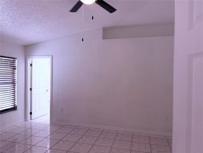 Building Photo - 161 China Berry Cir