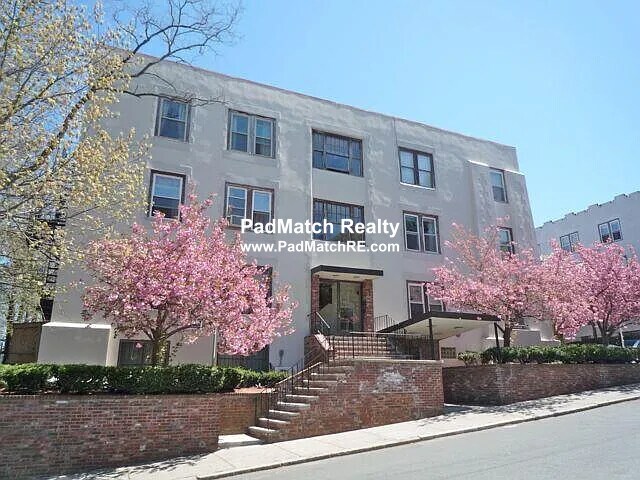 Building Photo - 198 Allston St