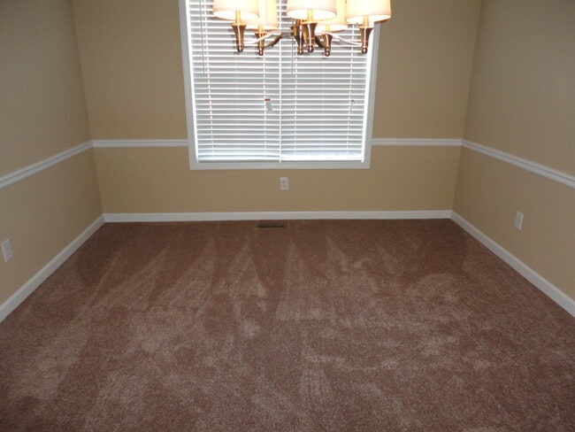 Building Photo - 2700 Kingstream Way SW