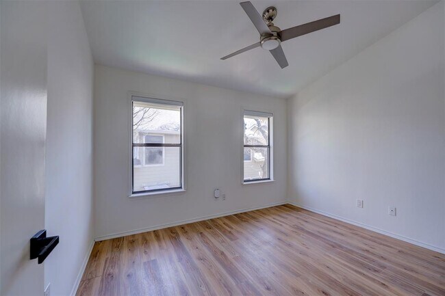 Building Photo - 512 Eberhart Ln