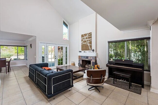Building Photo - 4BR/3.5BA Home In Encinitas! Pet Friendly!